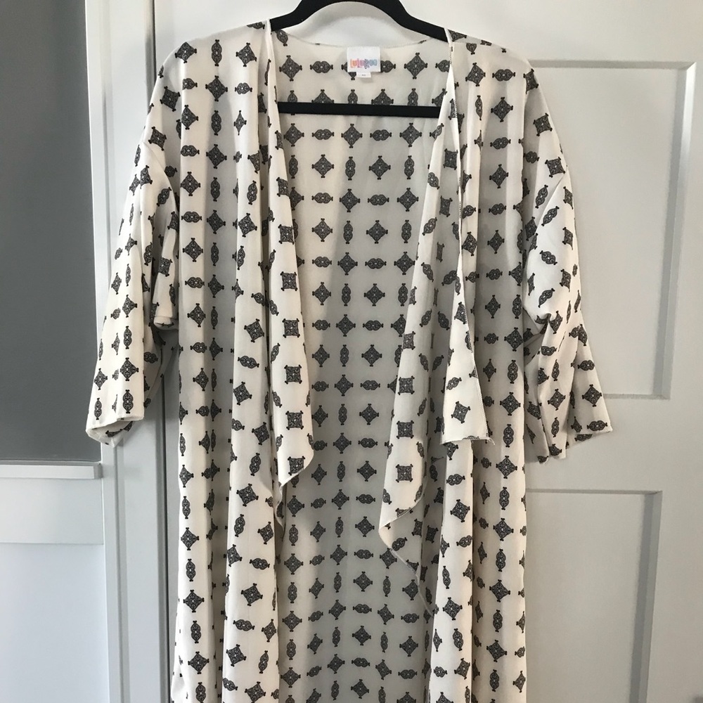 LuLaRoe Medium Shirley